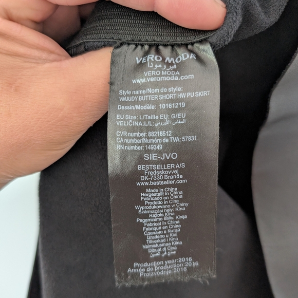 Vero Moda Faux Leather Black Mini Skirt In Size Large - Picture 5 of 6